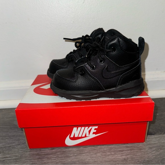 SOLD Toddler Nike Manoa Boots 7C - Picture 2 of 6